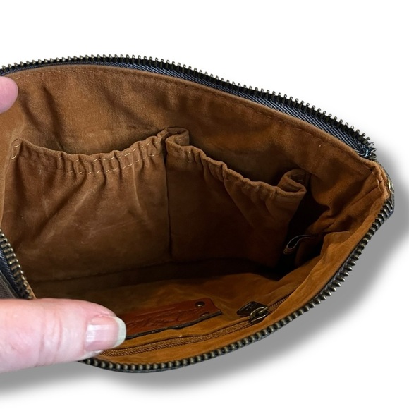 Patricia Nash Cassini Wristlet Floral Cross Stitch Print Leather Pockets Stain - Picture 5 of 8